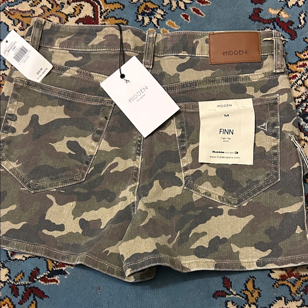 Hidden Finn Stretch Cargo Shorts NWT Size Medium Camo - Picture 8 of 8
